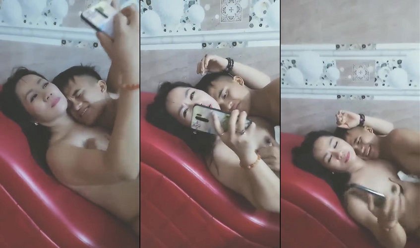 Poster of Bị hai chị gái vắt cho kiệt sức em trai chỉ biết nằm im để các chị quay phim