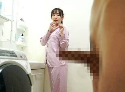 Poster of Mẹ kế trẻ tình cờ nhìn thấy cậu con trai có củ khoai to quá cỡ